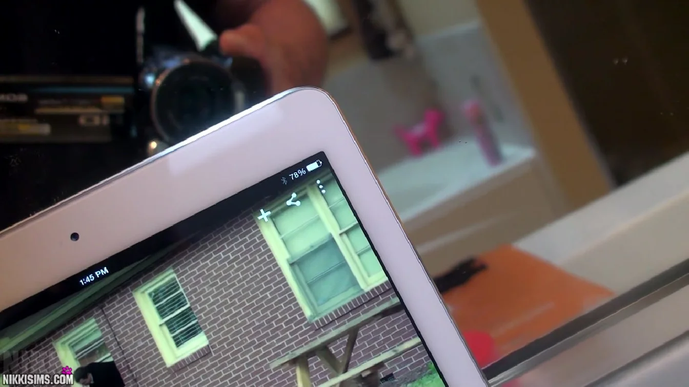 Preview of NikkiSims Shaved Kitty Full XXX